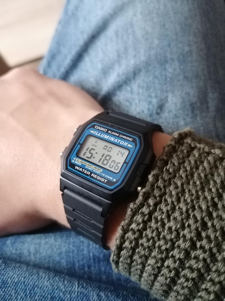 CASIO STANDARD F-105W-1A